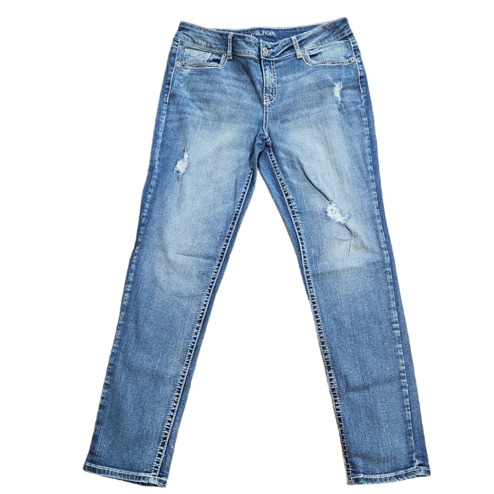 Maurices Distressed Jeans sz 9/10